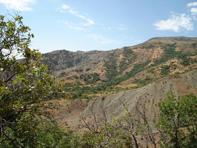 from the confluence towards the other side of the valley (looking northwest)