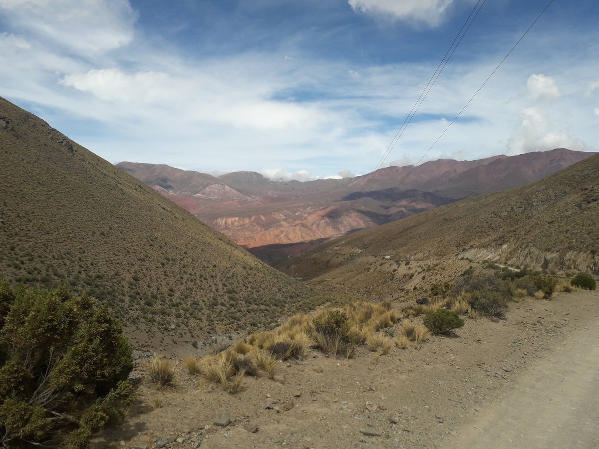 En camino a las alturas. Path at the mountains