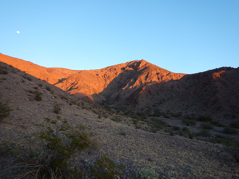 La confluencia esta sobre esta montaña - The confluence is on the top of this mountain