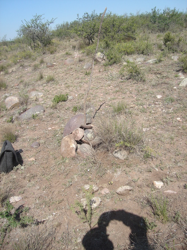 Una pirca sobre el punto exacto - Memorial for marking up the exact point