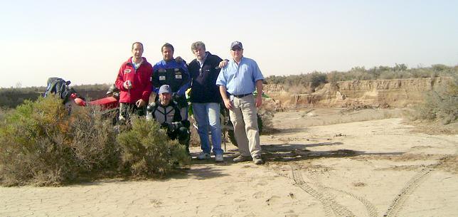 El Grupo: Santiago, El Cata, Eduardo y Mauricio (de pié), Néstor (rodilla en tierra).