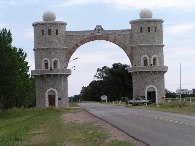 the police control point at the Eastern end of Coral de Bustos