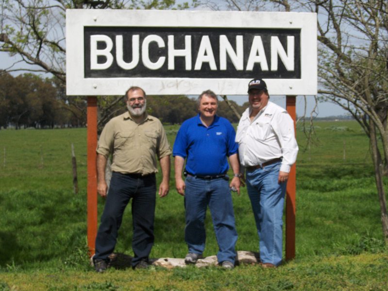 GUSTAVO, VICTOR AND ME AT BUCHANAN RAILROAD STATION