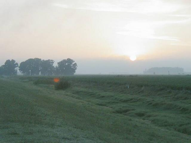 Hermoso amanecer en la Pampa Húmeda Dawn at the Pampa (image is a few miles from the confluence)