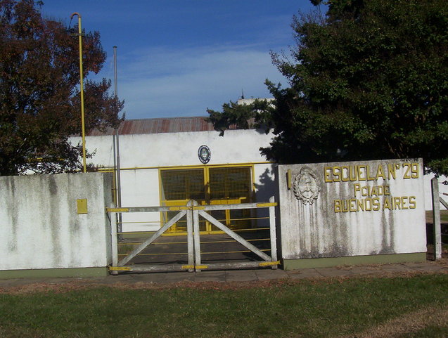 Escuela a 300 metros de la confluencia