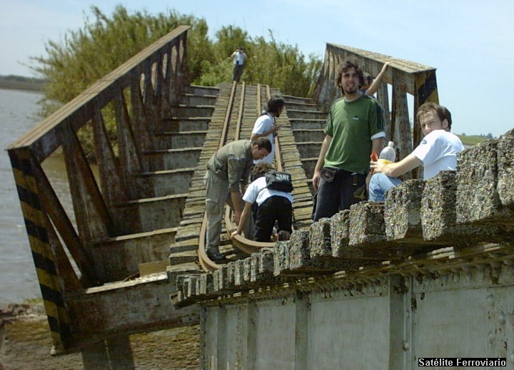 Uno de los misteriosos puentes - One of the mysteriouos bridges