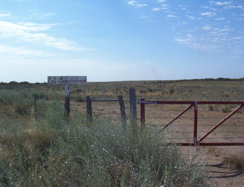 Tranquera Est. San Antonio. Gate at San Antonio