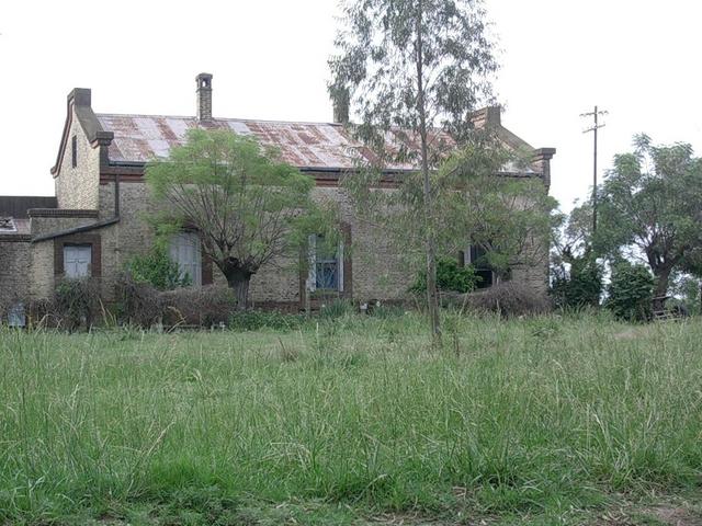 Estacion abandonada de Alagon - Alagon abandoned railroad station