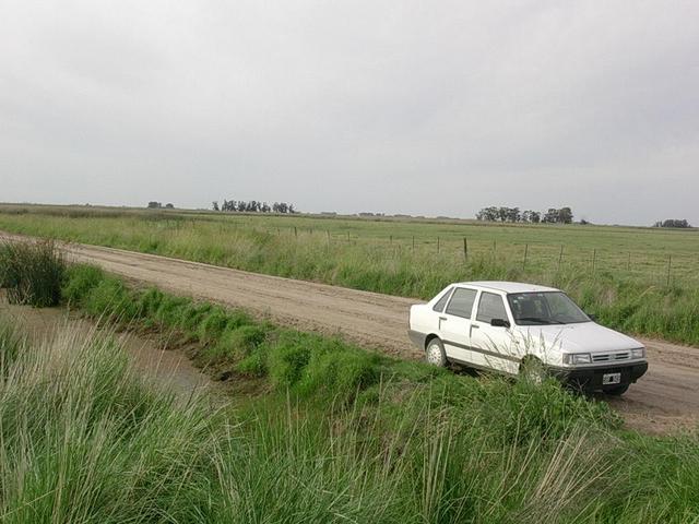 El Fiat Duna a 1 km de la confluencia