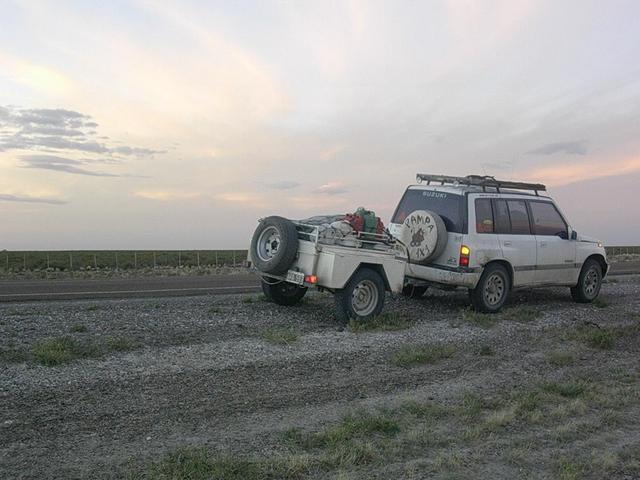 La fiel Suzuki sobre la R3 - Loyal Suzuki on route 3