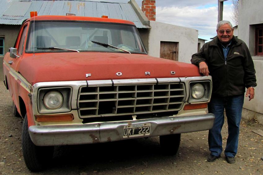 Don Pocho y su Ford 80 / Mr. Pocho and his 1980 Ford