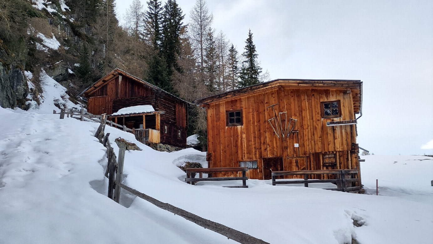 houses above the CP 47N-11E