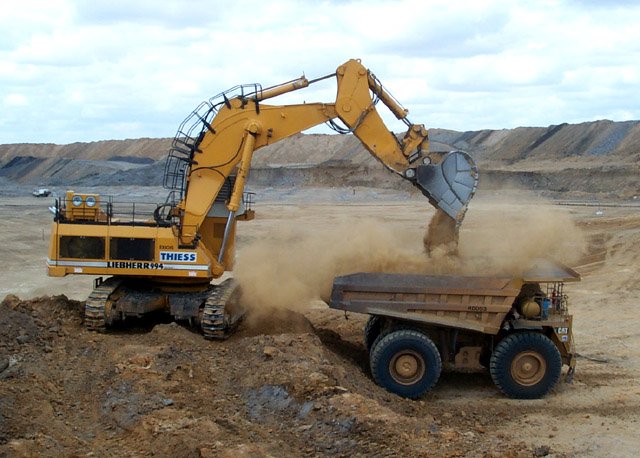 Foxleigh coal mine 23 km west of the confluence