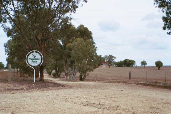 A farmhouse near the confluence point.  The confluence appears to lie within this farm.