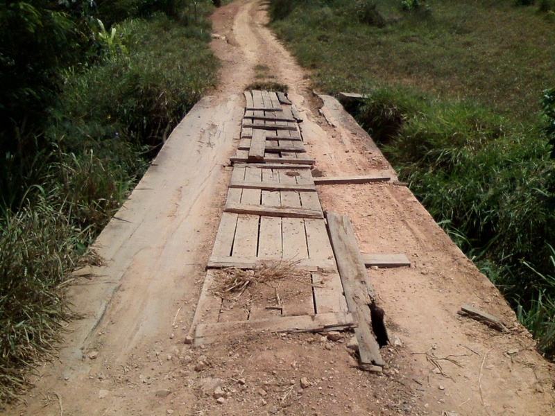 Km 101 do trecho em estrada de terra - início da caminhada - km 101 of leg in dirt road - beginning of hike