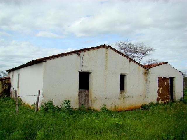 Abandoned house 900 m to CP