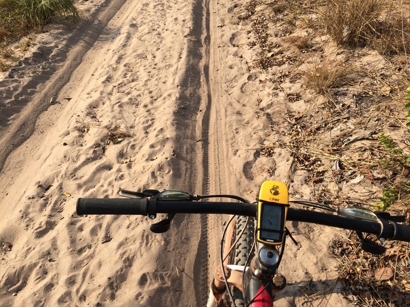 Trilha de areia - sand track