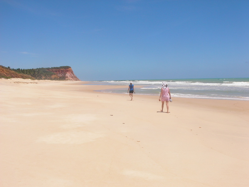 Walking by the beach. Caminata de regreso por "Nuestra Playa"