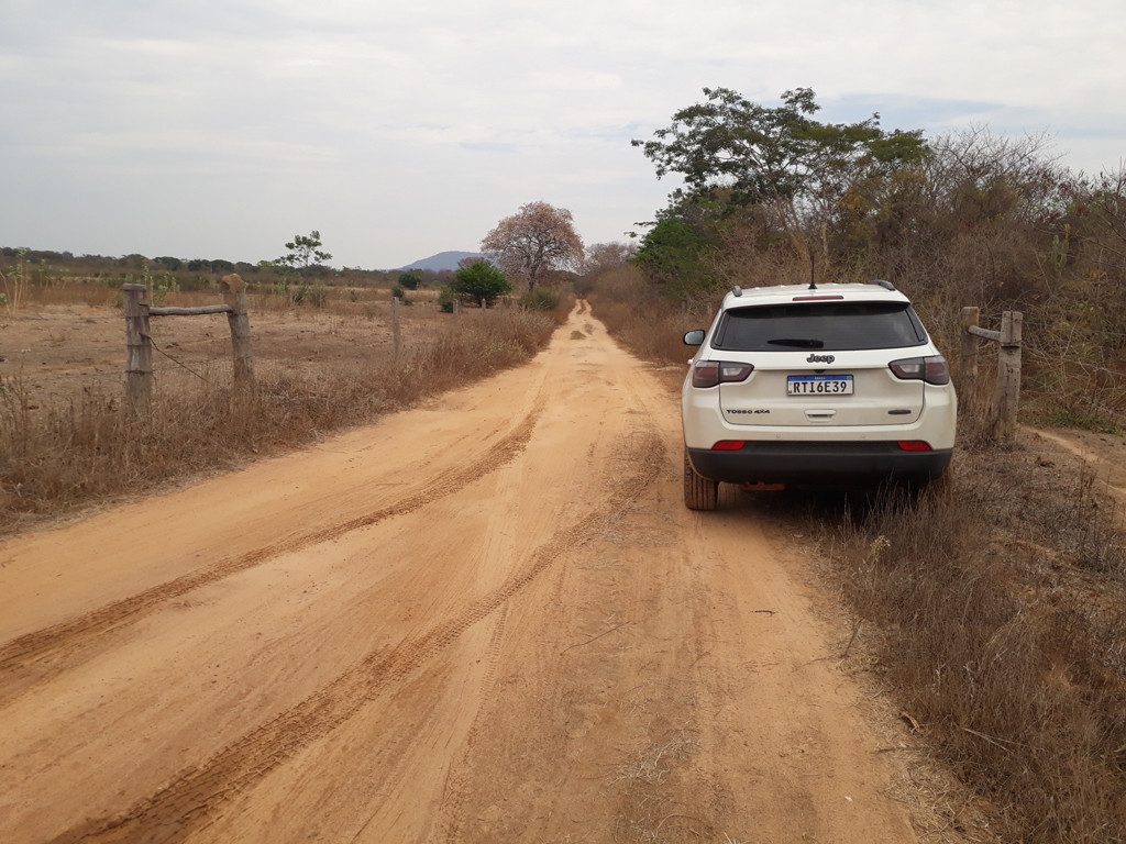 Estrada que dá acesso à confluência - road that goes to the confluence