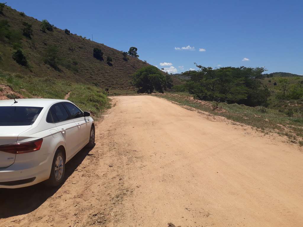 Estrada que dá acesso à confluência - road that access the confluence