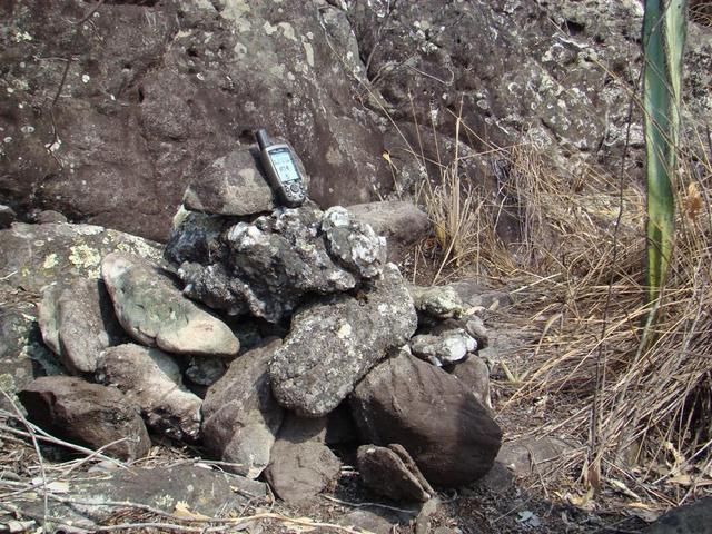 Montinho de pedra para marcar a confluencia. Milestone in the CP