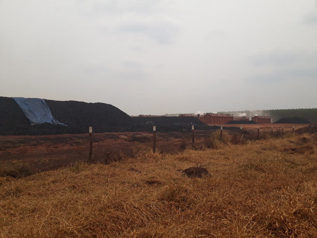 Unidade de carbonização da Gerdau, km 36,5 do trecho em estrada de terra - carbonization unit of Gerdau Company, km 36.5 of dirt road leg