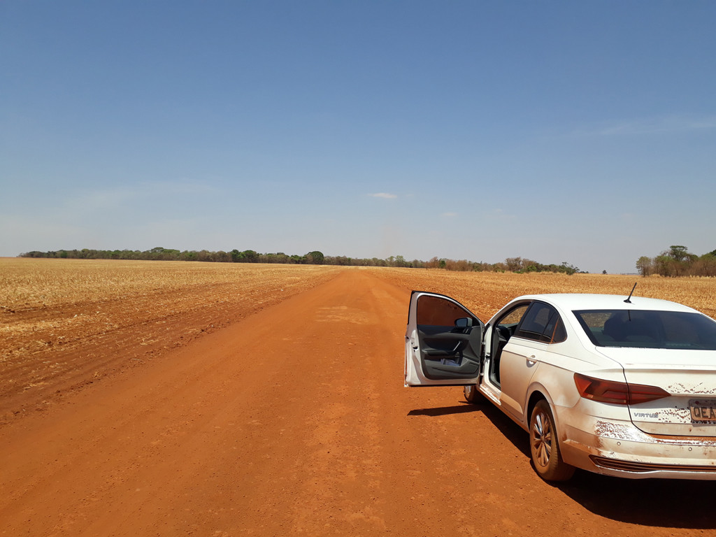 Estrada que dá acesso à confluência – road that goes to the confluence