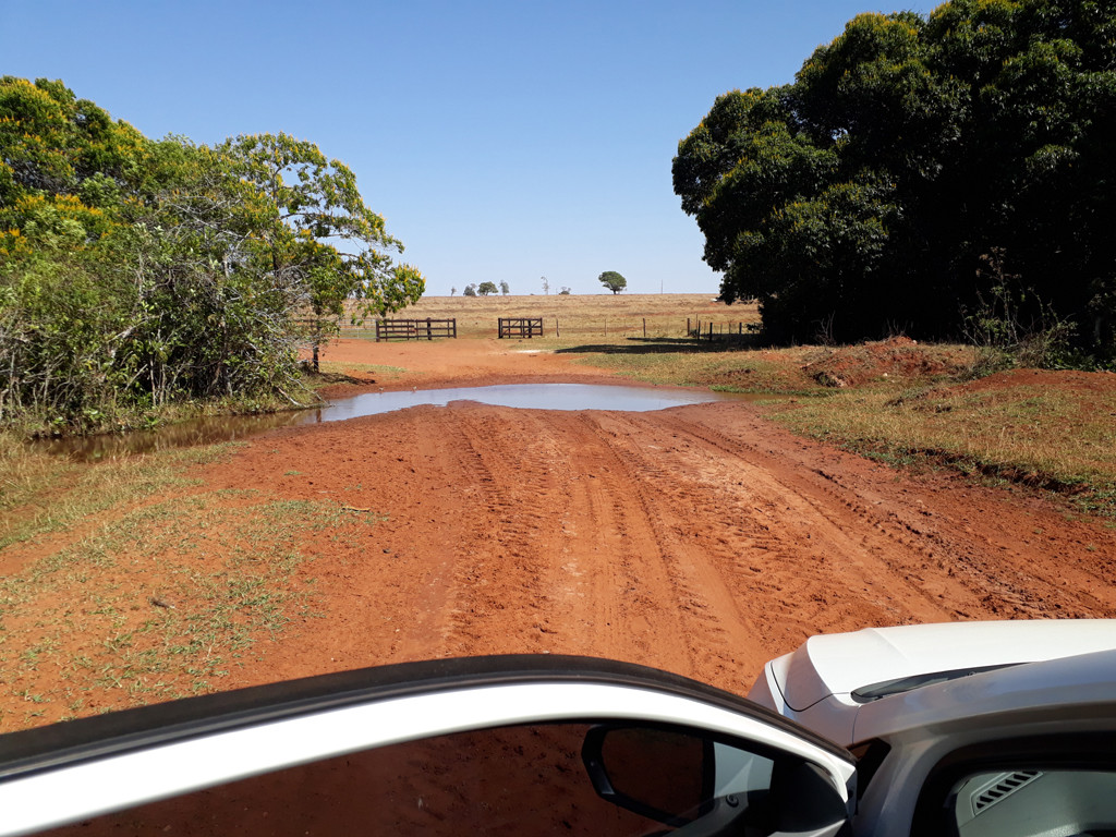 Trecho alagado que impediu o acesso à confluência – flooded area that avoided us to go to the confluence