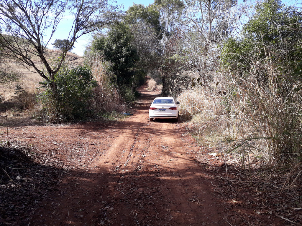 Estrada que dá acesso à confluência – road that goes to the confluence