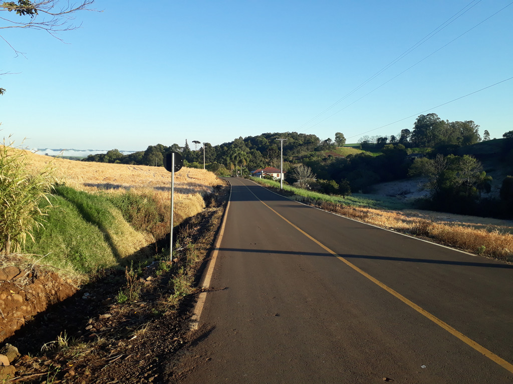 Estrada que dá acesso à confluência – road that goes to the confluence