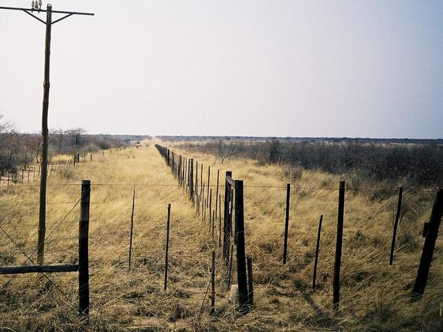 Border fence taking a right angle turn