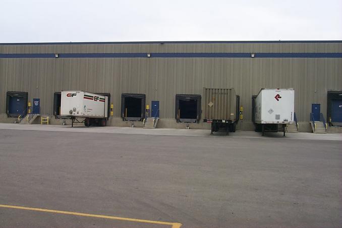 The east wall of the warehouse.  The confluence is about 20 m inside the building through the middle blue walk-in door.