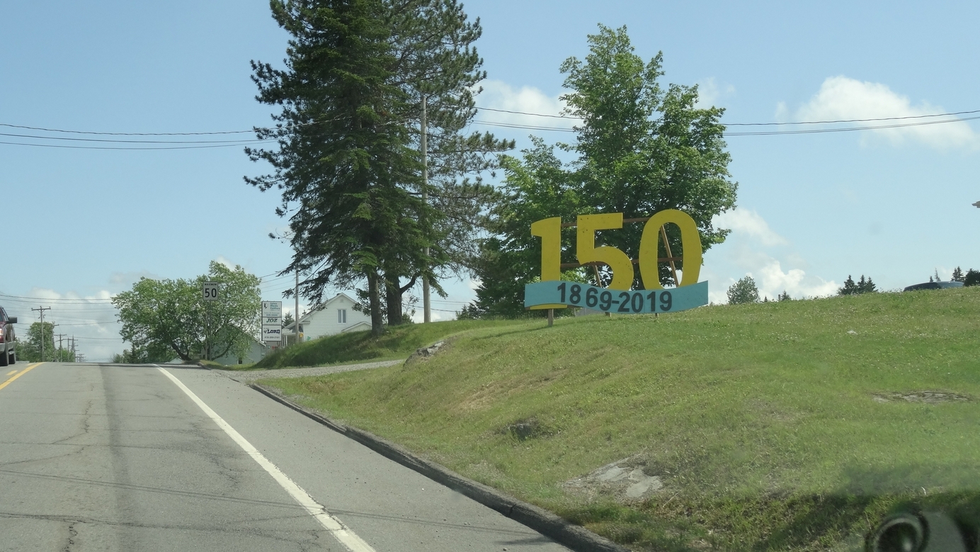 #08 entrance of Sainte-Perpètue with 150 year anniversary sign