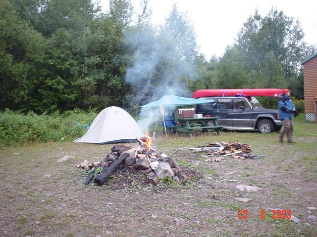 Campement sur le bord du lac Métabéchouane - Camping on the shore of Lake Métabéchouane