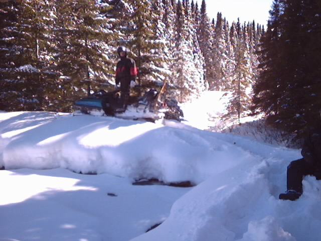 Traverse d'une ecluse sur le Lac Ross - Corssing a tiny dam on Lac Ross