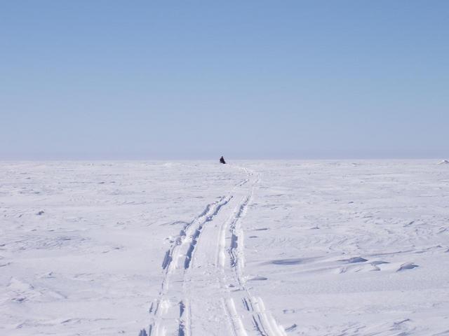 Andre walsh on his snowmobile heading toward the confluence - André Walsh sur sa motoneige en direction de la confluence