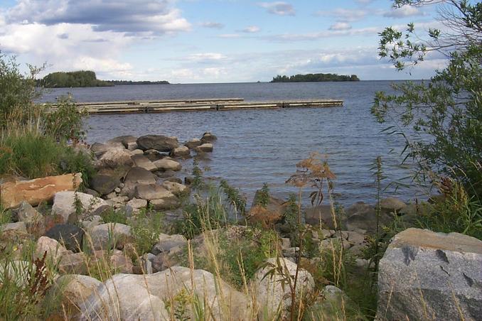 The confluence is about 21.4 km straight out in the center of the picture.