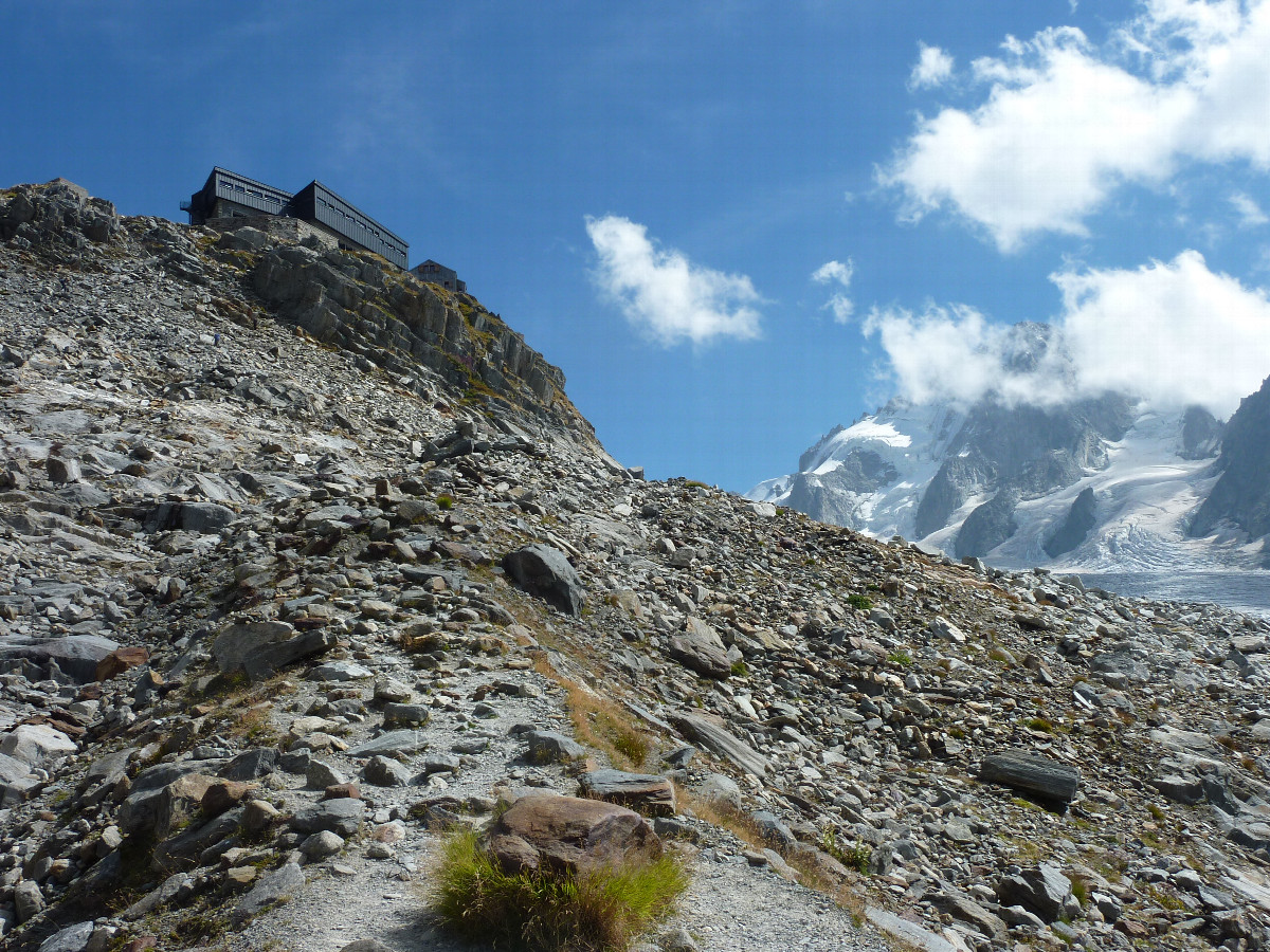 Trail up the moraine to Refuge Albert 1er