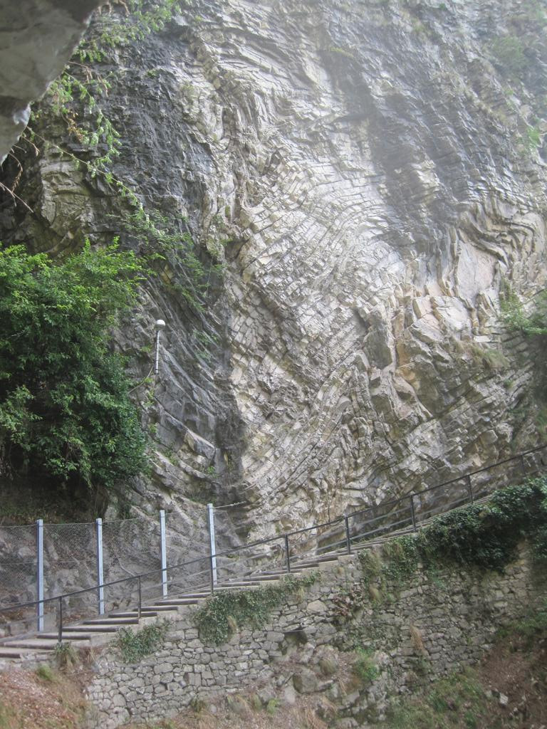 way towards Gandria 2, rock formation