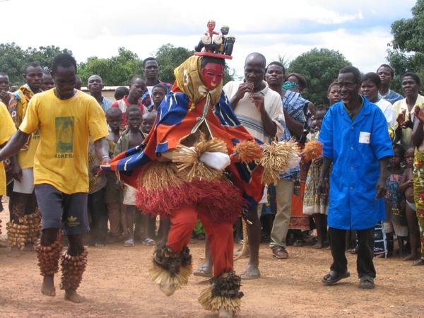 Der maskierte Tänzer in Koriakro - The masked dancer in Koriakro