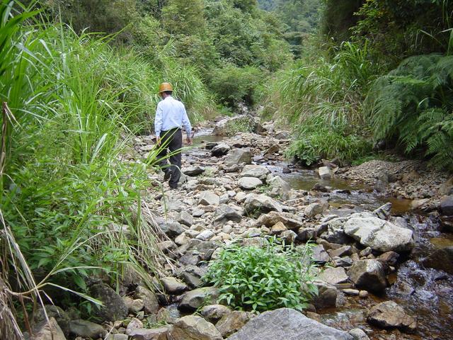 Making our way upstream along upper reaches of Puxi River