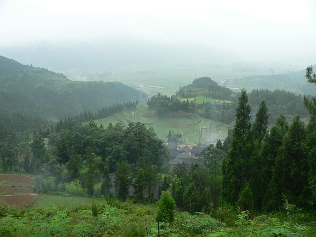 Looking down upon Tiānkuàngpō.