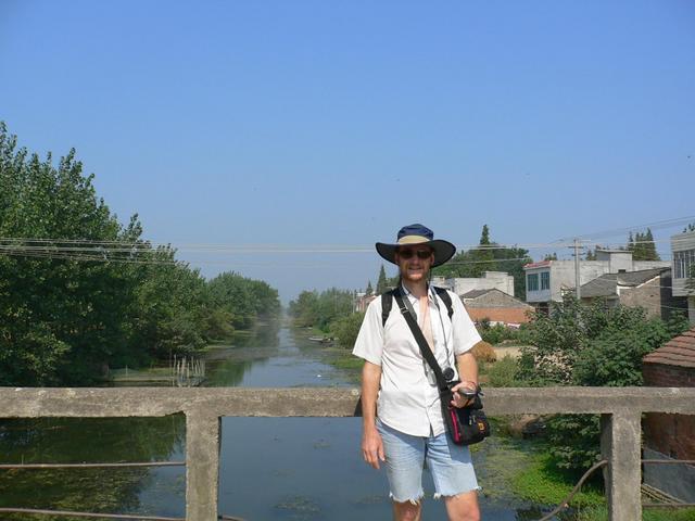 Targ on bridge over first canal; confluence 1.24 km NNW.