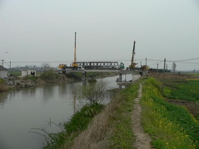 Another concrete bridge under construction