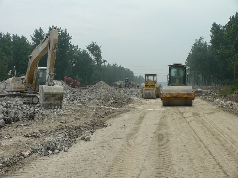 Roadworks in progress, extending the road south past the confluence