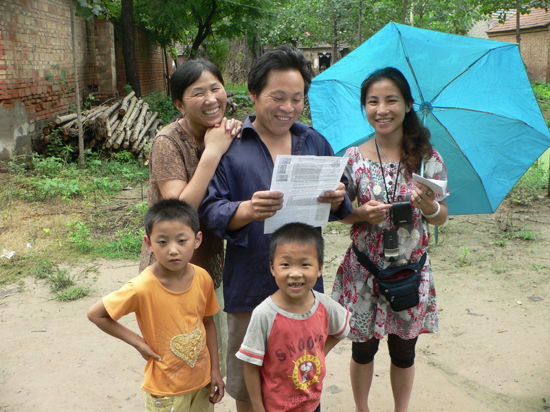 Ah Feng with the Zhāngs; Mr Zhāng reading Ray's confluence report