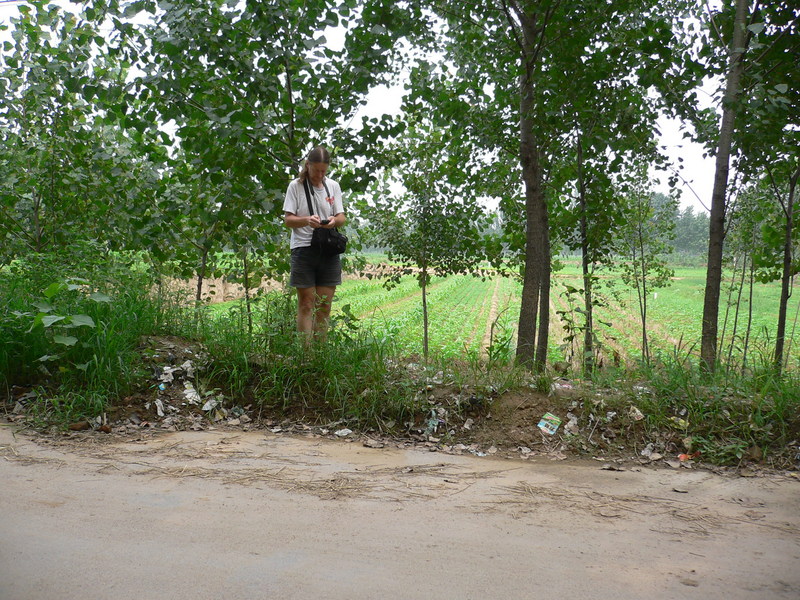 Targ standing on the confluence point, on the side of the road