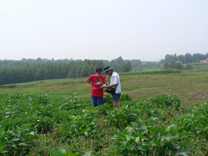 Targ taking the GPS shot as Liú Bīng looks on