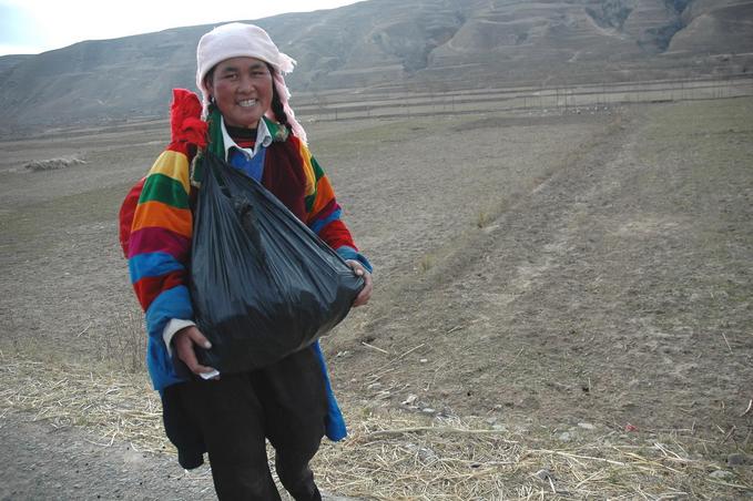 Colorful dress of Tu minority