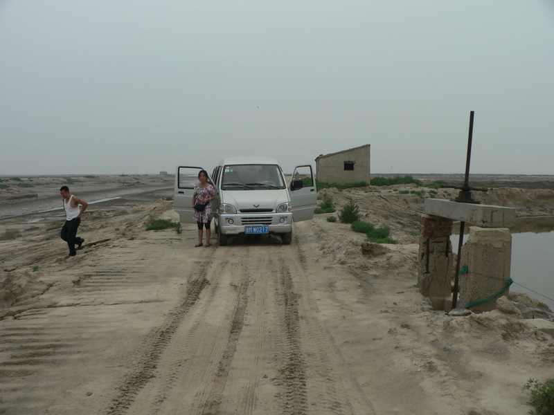 Ah Feng and our driver by the minivan, 325 m north of the confluence